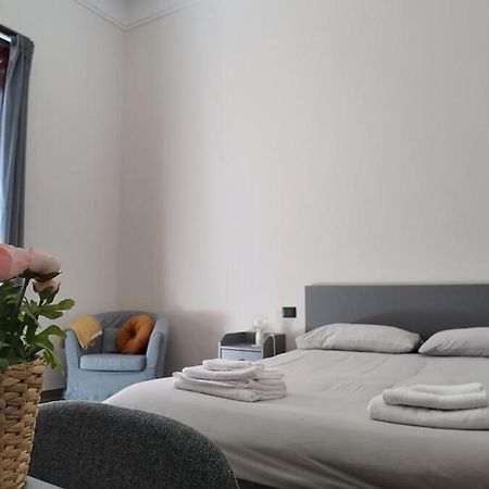 Casa Manu Nuovo Appartamento In Centro Storico Benevento Esterno foto